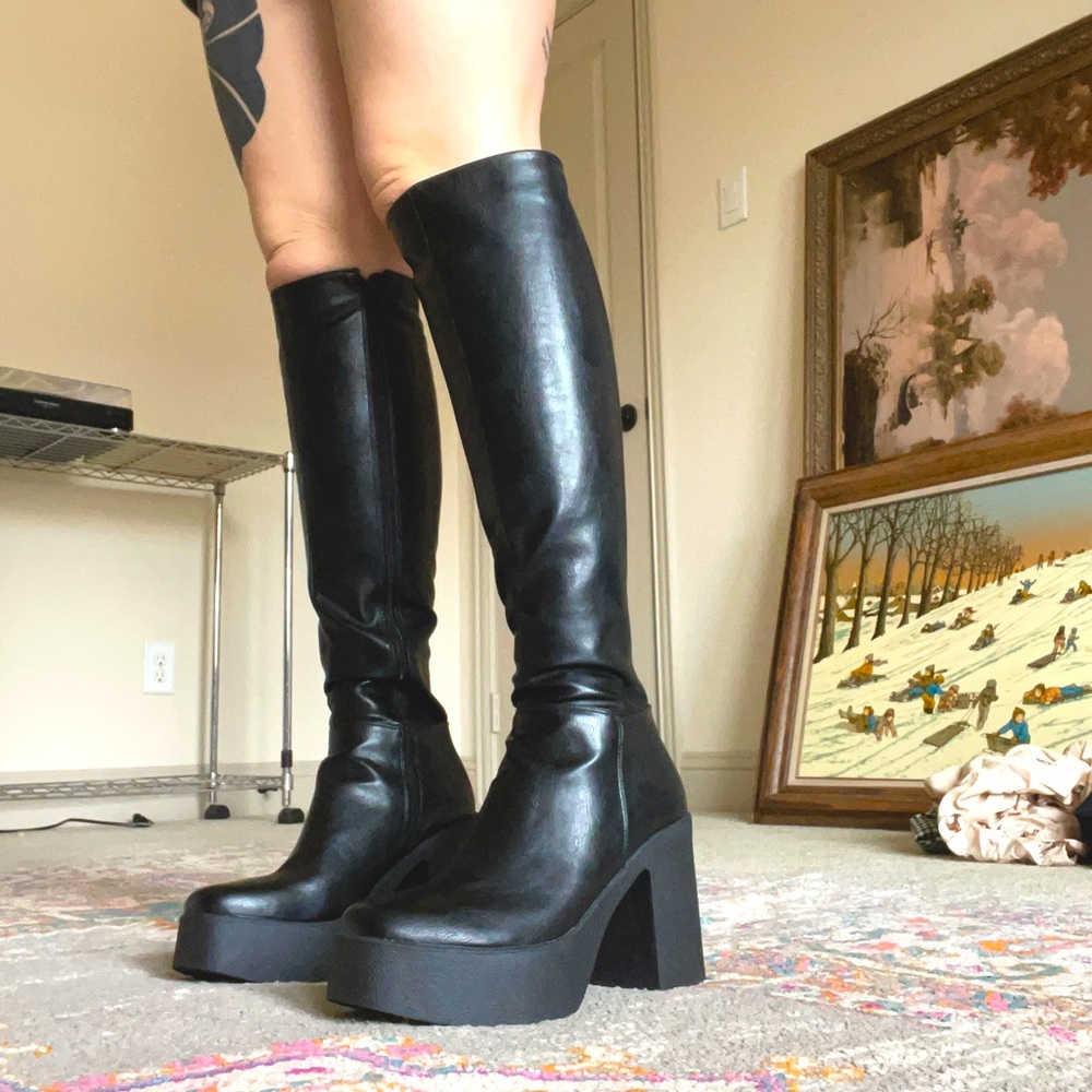 LAMODA Slick Nicks 90s chunky platform heel knee-high boots